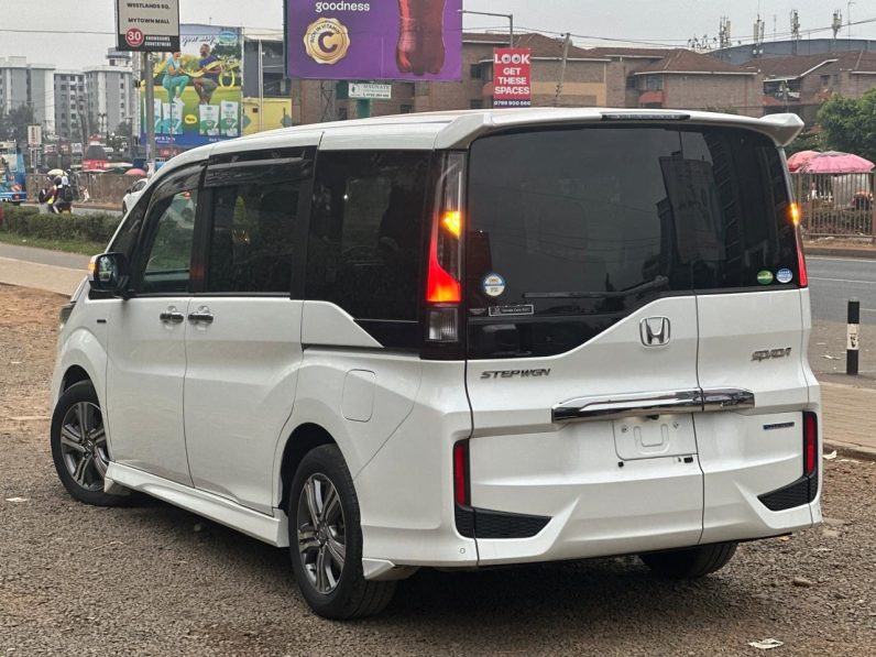 
								Honda Stepwgn Spada full									