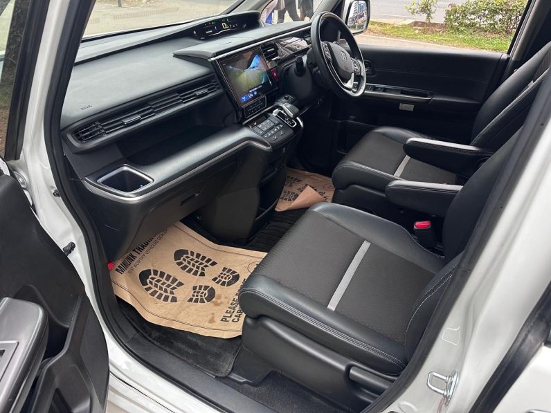 
								Honda Stepwgn Spada full									