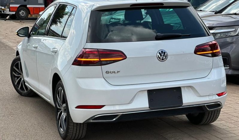 
								Volkswagen Golf Tsi full									