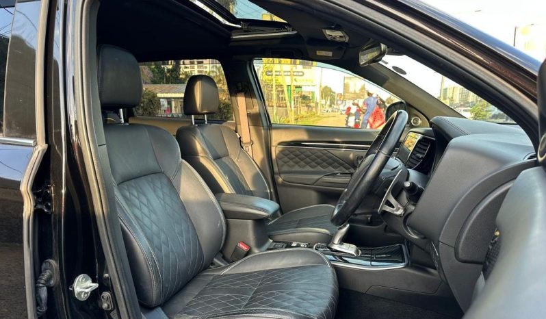 
								Mitsubishi Outlander PHEV full									