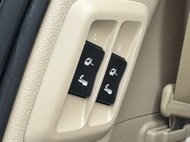 
								Toyota Land Cruiser Prado TX full									