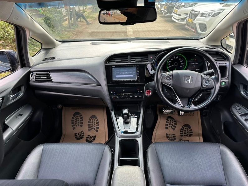 
								Honda Fit Shuttle full									