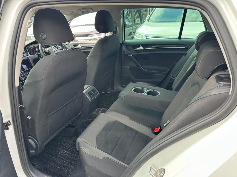 
								Volkswagen Golf Tsi full									