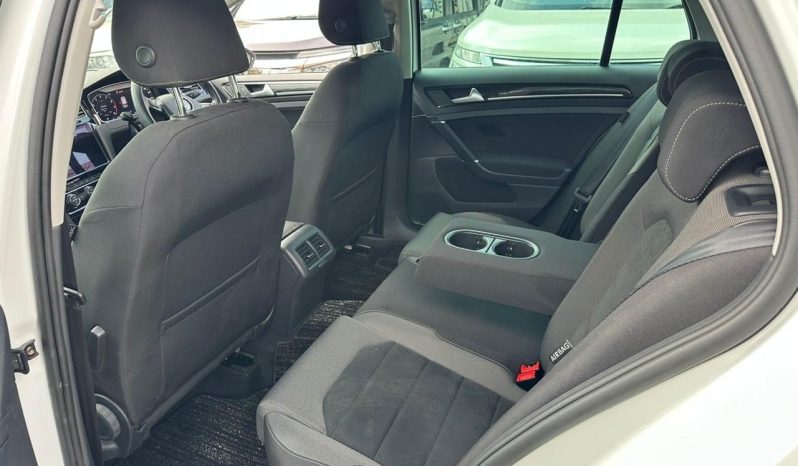 
								Volkswagen Golf Tsi full									