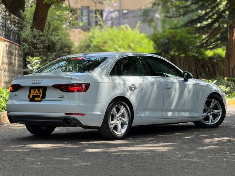 
								Audi A4 TFSI full									