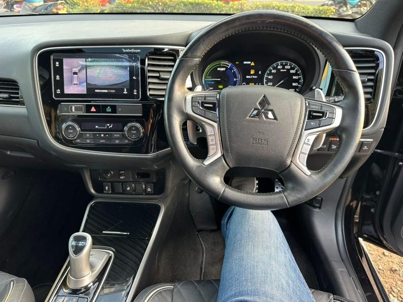 
								Mitsubishi Outlander PHEV full									