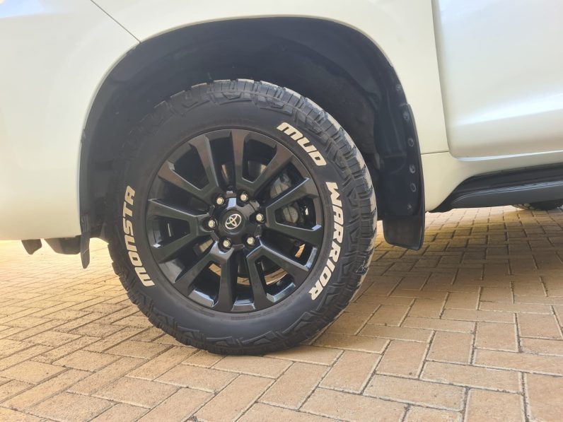 
								Toyota Land Cruiser Prado TX full									