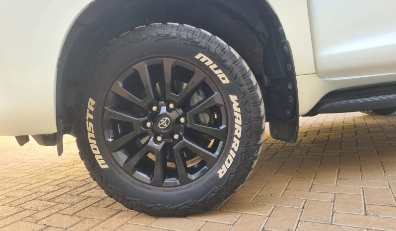 
								Toyota Land Cruiser Prado TX full									