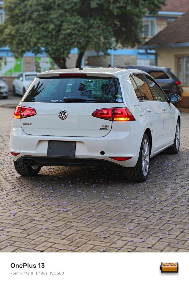 
								Volkswagen Golf full									