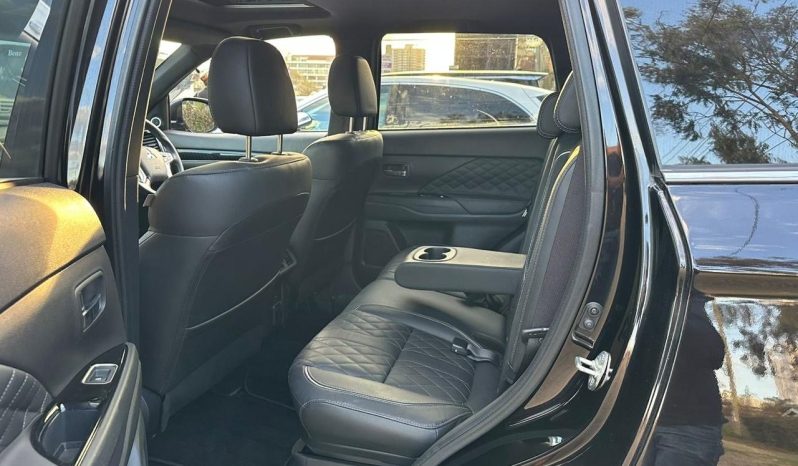 
								Mitsubishi Outlander PHEV full									