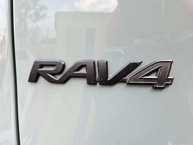 
								Toyota RAV4 full									