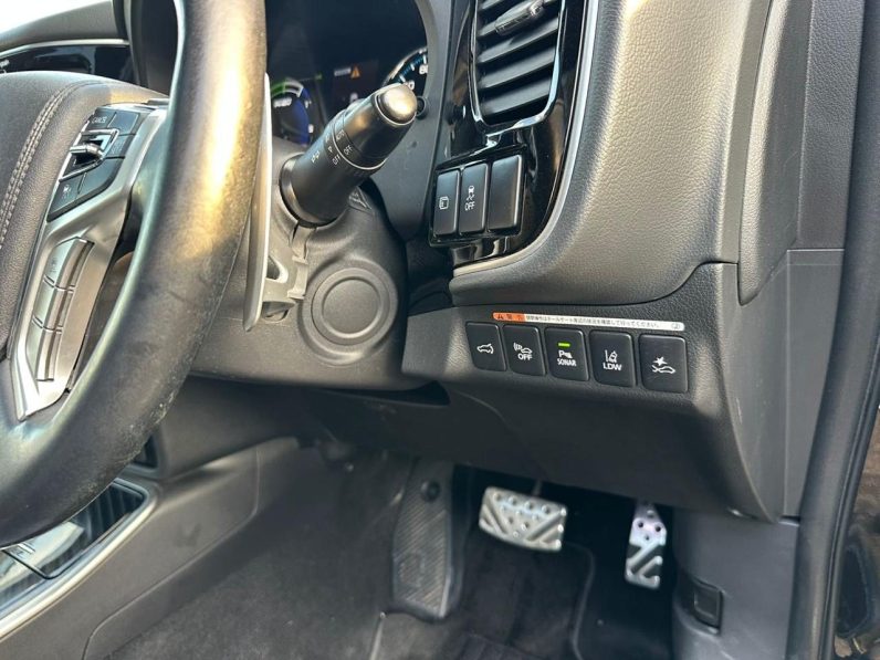 
								Mitsubishi Outlander PHEV full									