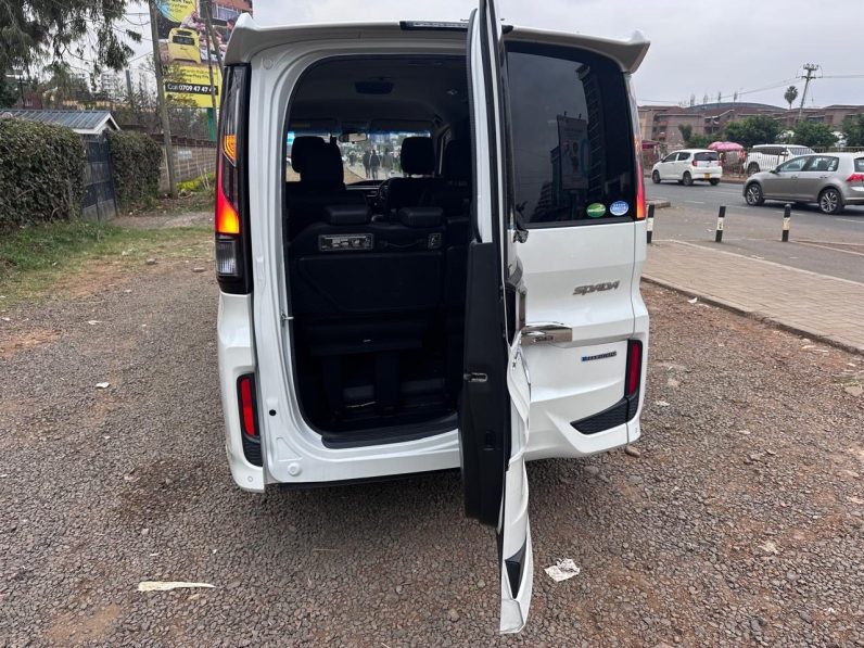 
								Honda Stepwgn Spada full									