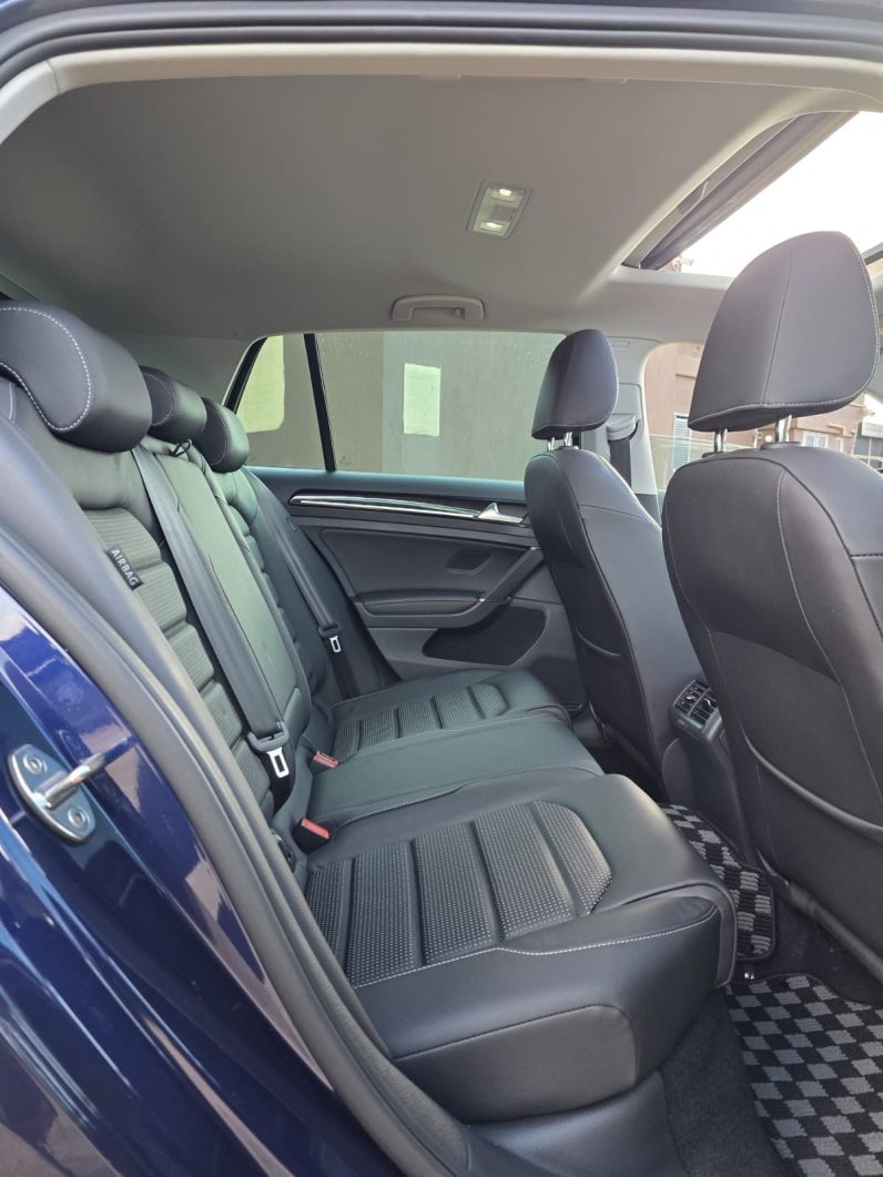 
								Volkswagen Golf Tsi full									