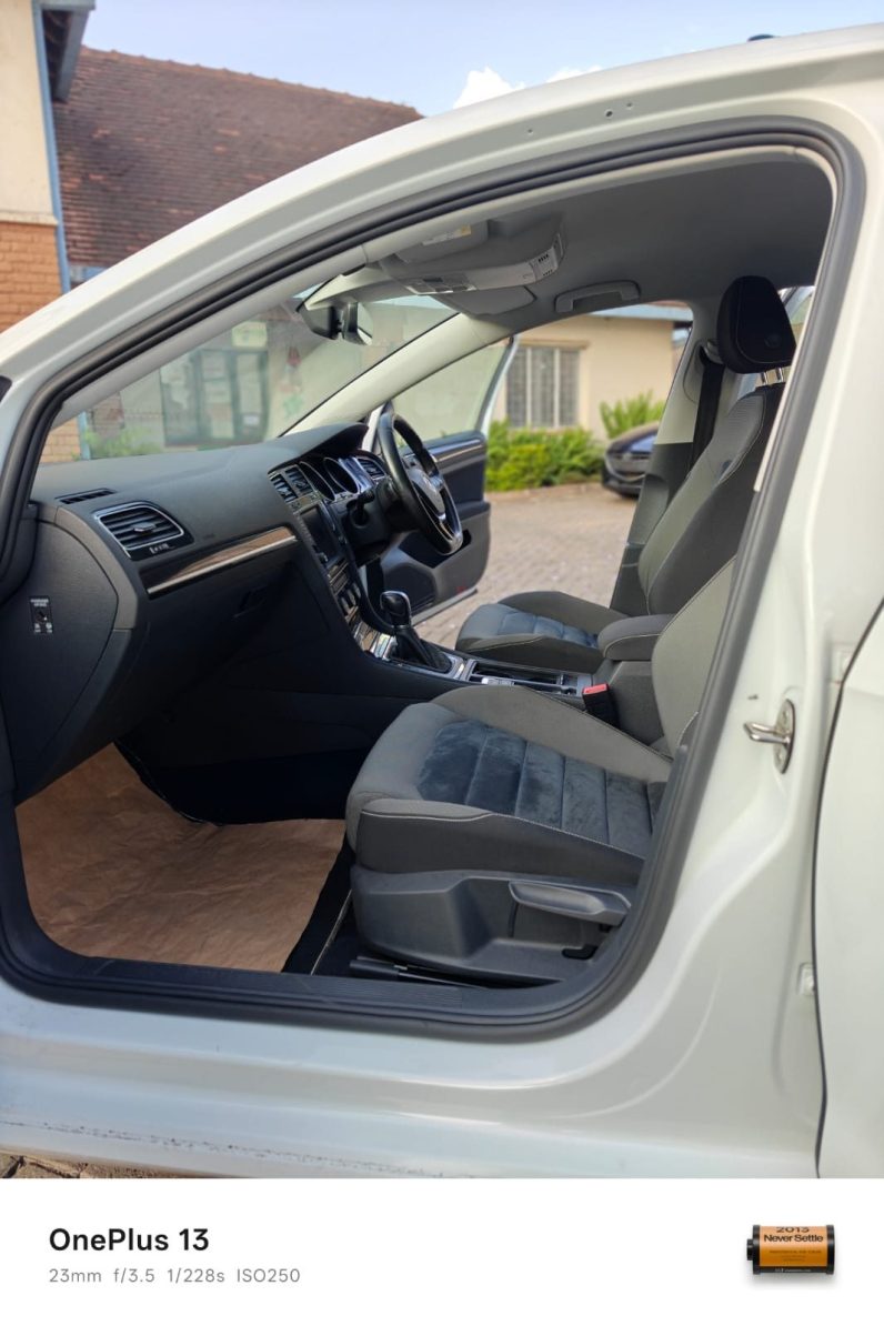 
								Volkswagen Golf full									