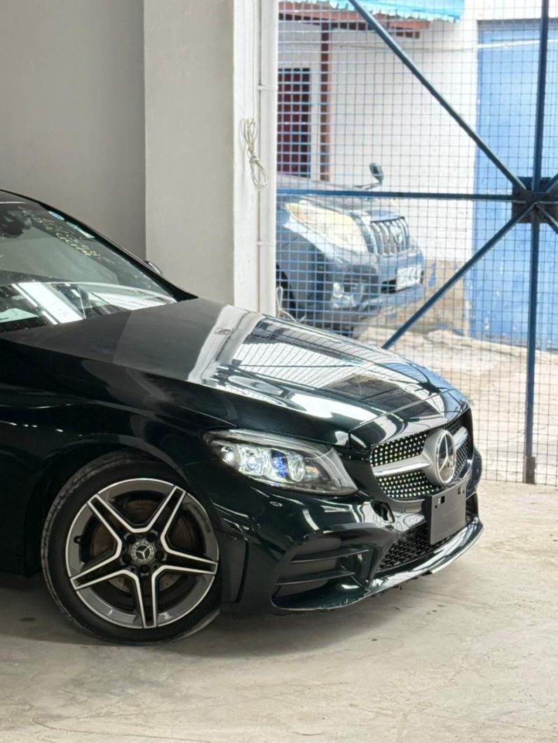 
								Mercedes Benz c200 full									