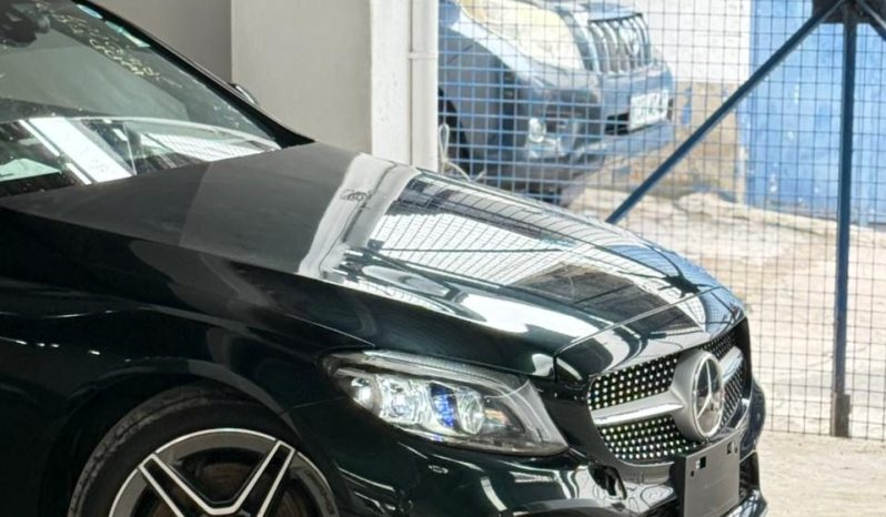 
								Mercedes Benz c200 full									