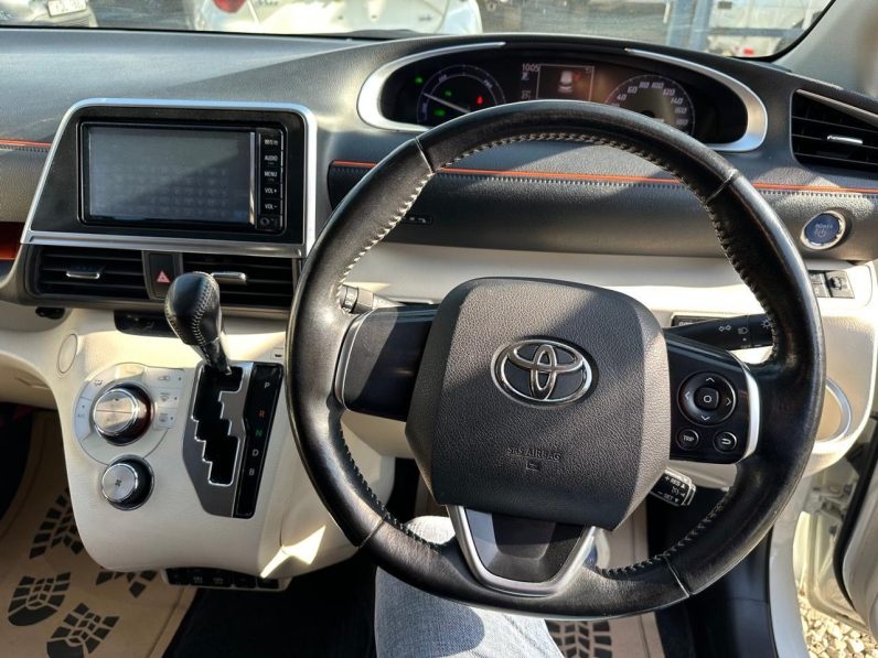 
								Toyota Sienta full									