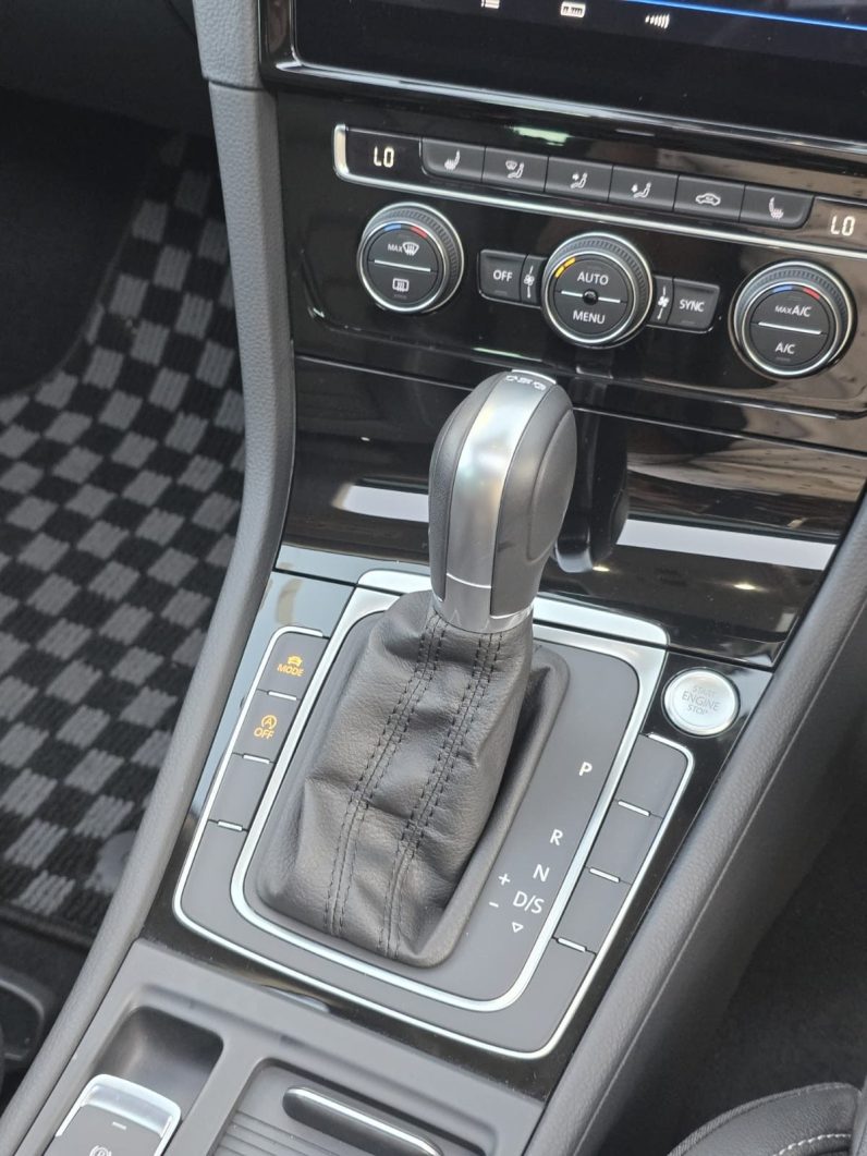 
								Volkswagen Golf Tsi full									