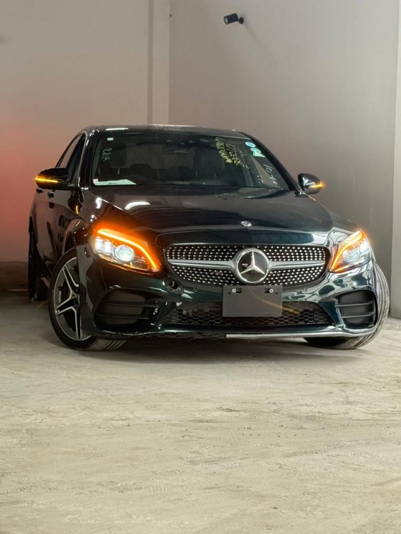 
								Mercedes Benz c200 full									