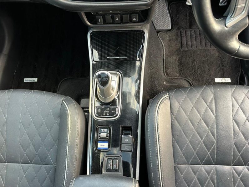 
								Mitsubishi Outlander PHEV full									