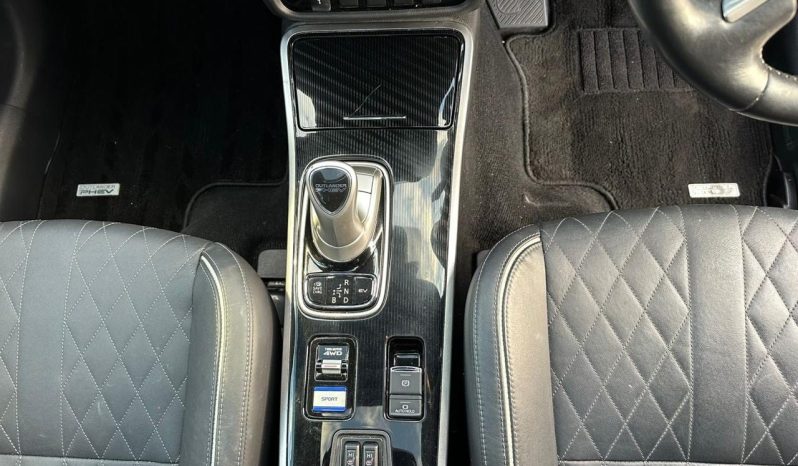 
								Mitsubishi Outlander PHEV full									