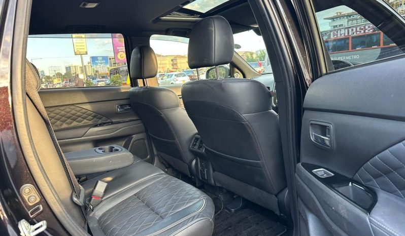 
								Mitsubishi Outlander PHEV full									