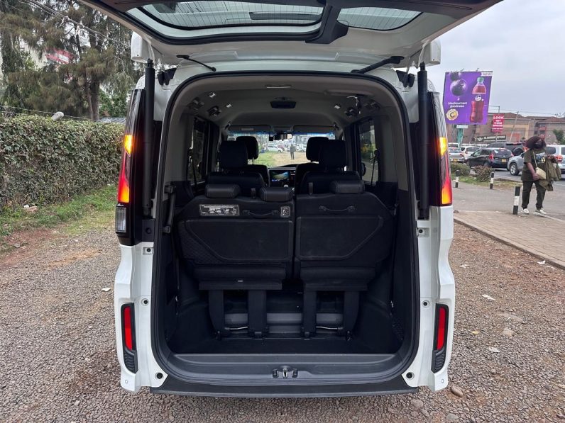 
								Honda Stepwgn Spada full									