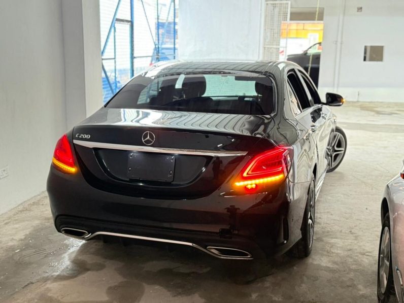 
								Mercedes Benz c200 full									