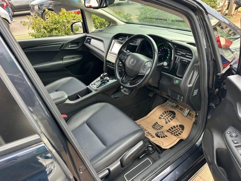 
								Honda Fit Shuttle full									