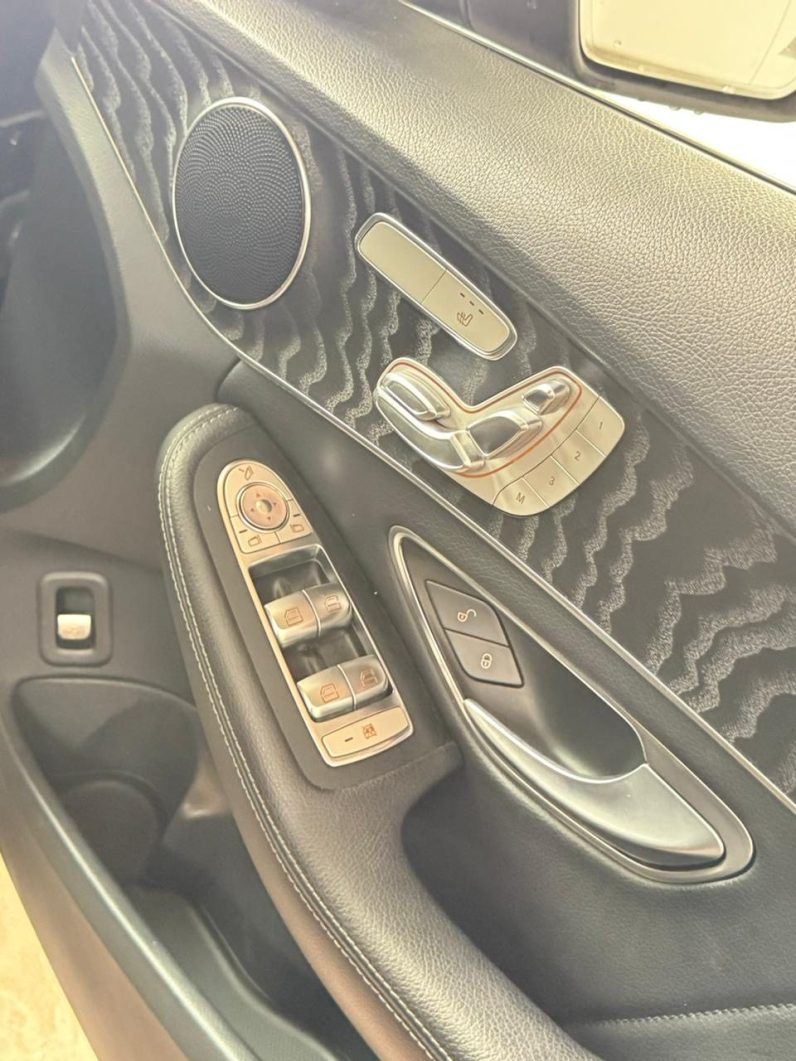 
								Mercedes Benz c200 full									