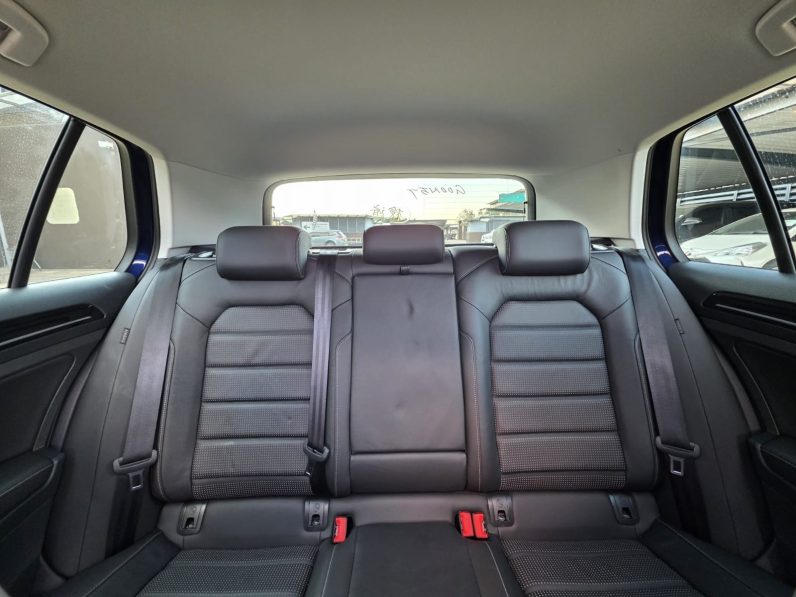 
								Volkswagen Golf Tsi full									