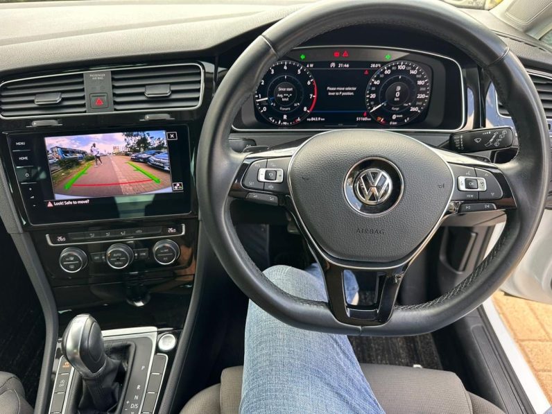 
								Volkswagen Golf Tsi full									