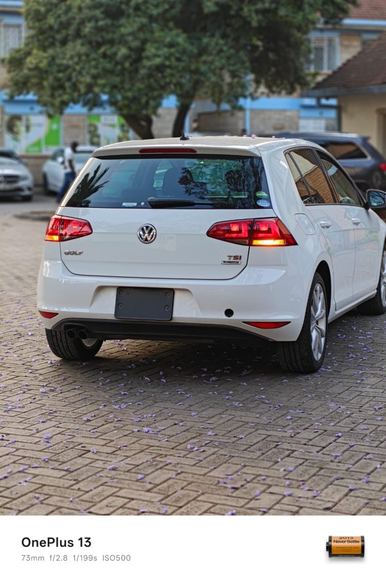 
								Volkswagen Golf full									