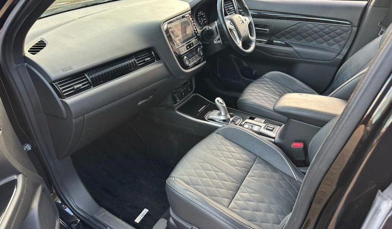 
								Mitsubishi Outlander PHEV full									