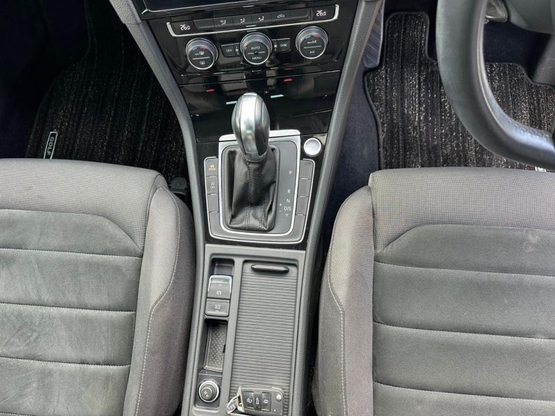 
								Volkswagen Golf Tsi full									