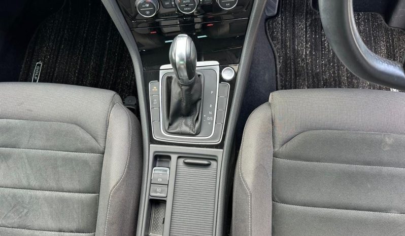 
								Volkswagen Golf Tsi full									