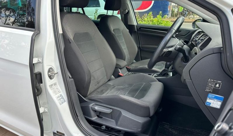 
								Volkswagen Golf Tsi full									