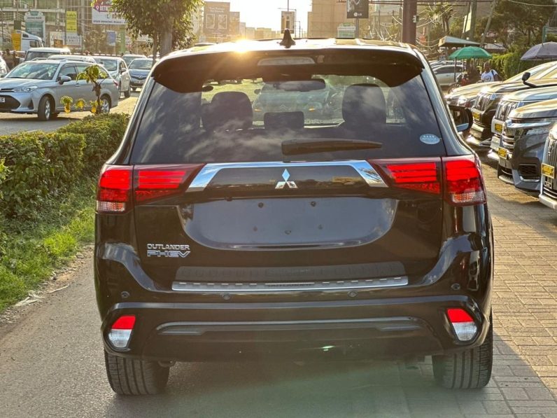 
								Mitsubishi Outlander PHEV full									