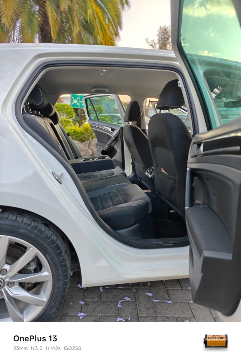 
								Volkswagen Golf full									