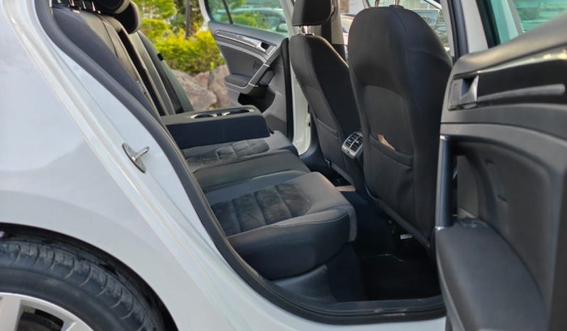 
								Volkswagen Golf full									