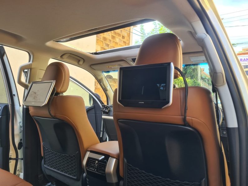 
								Toyota Land Cruiser Prado TX full									