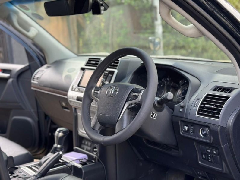 
								Toyota Land Cruiser Prado TX full									