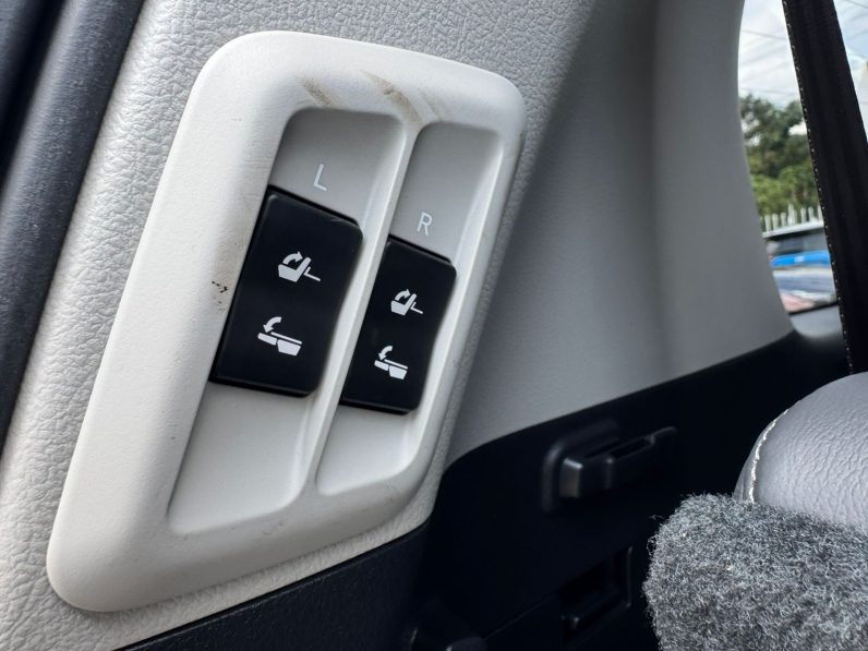 
								Toyota LandCruiser Prado TXL full									