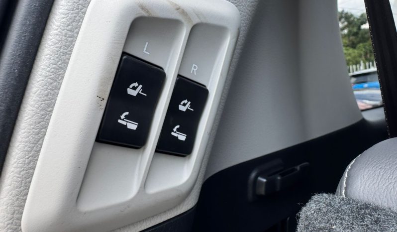 
								Toyota LandCruiser Prado TXL full									