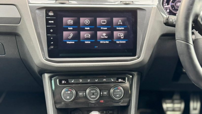 
								Volkswagen Tiguan full									