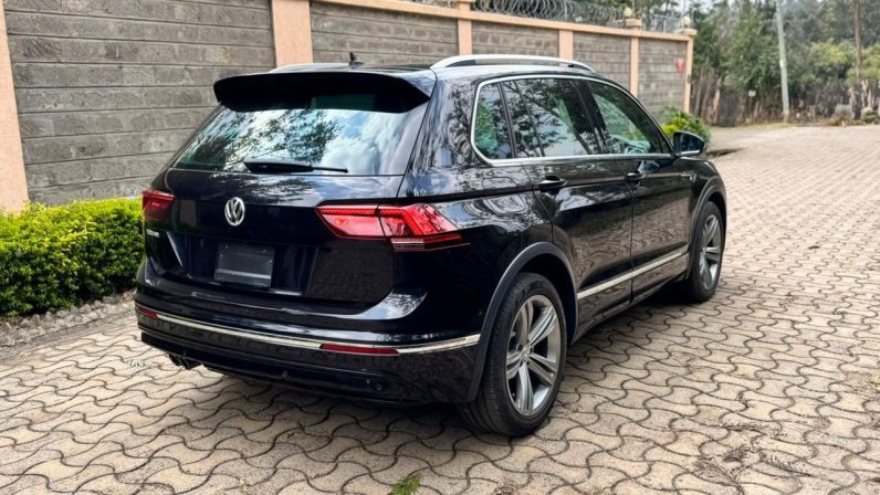 
								Volkswagen Tiguan full									