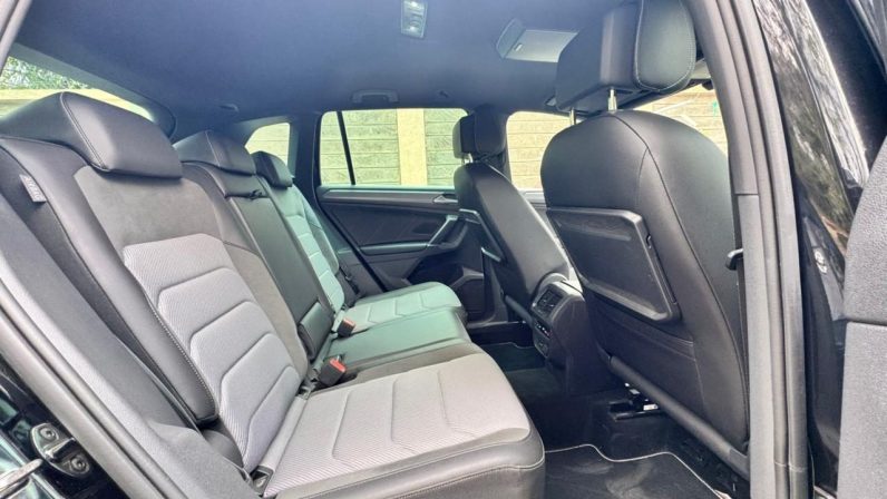 
								Volkswagen Tiguan full									