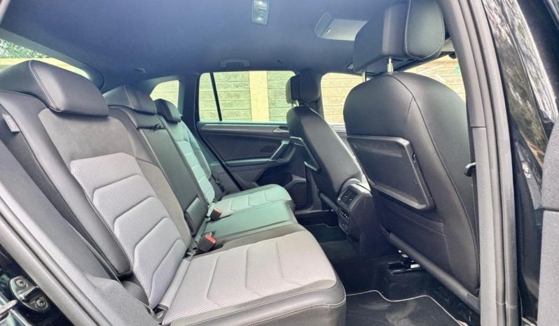 
								Volkswagen Tiguan full									