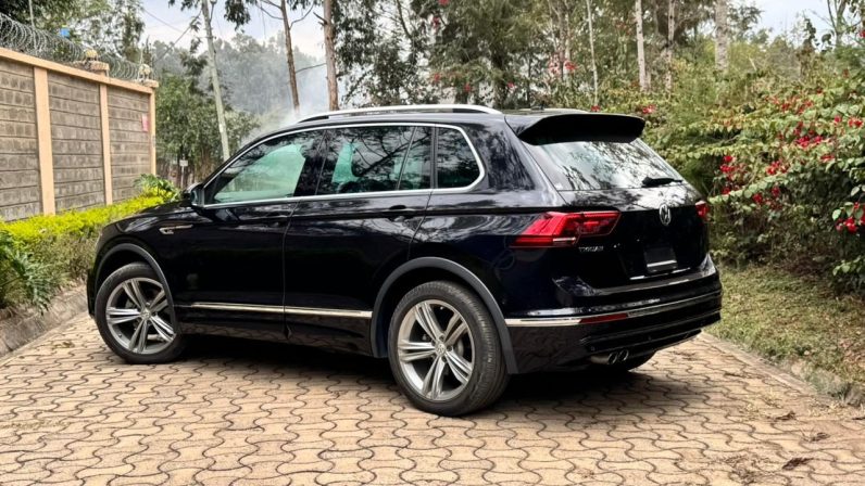 
								Volkswagen Tiguan full									